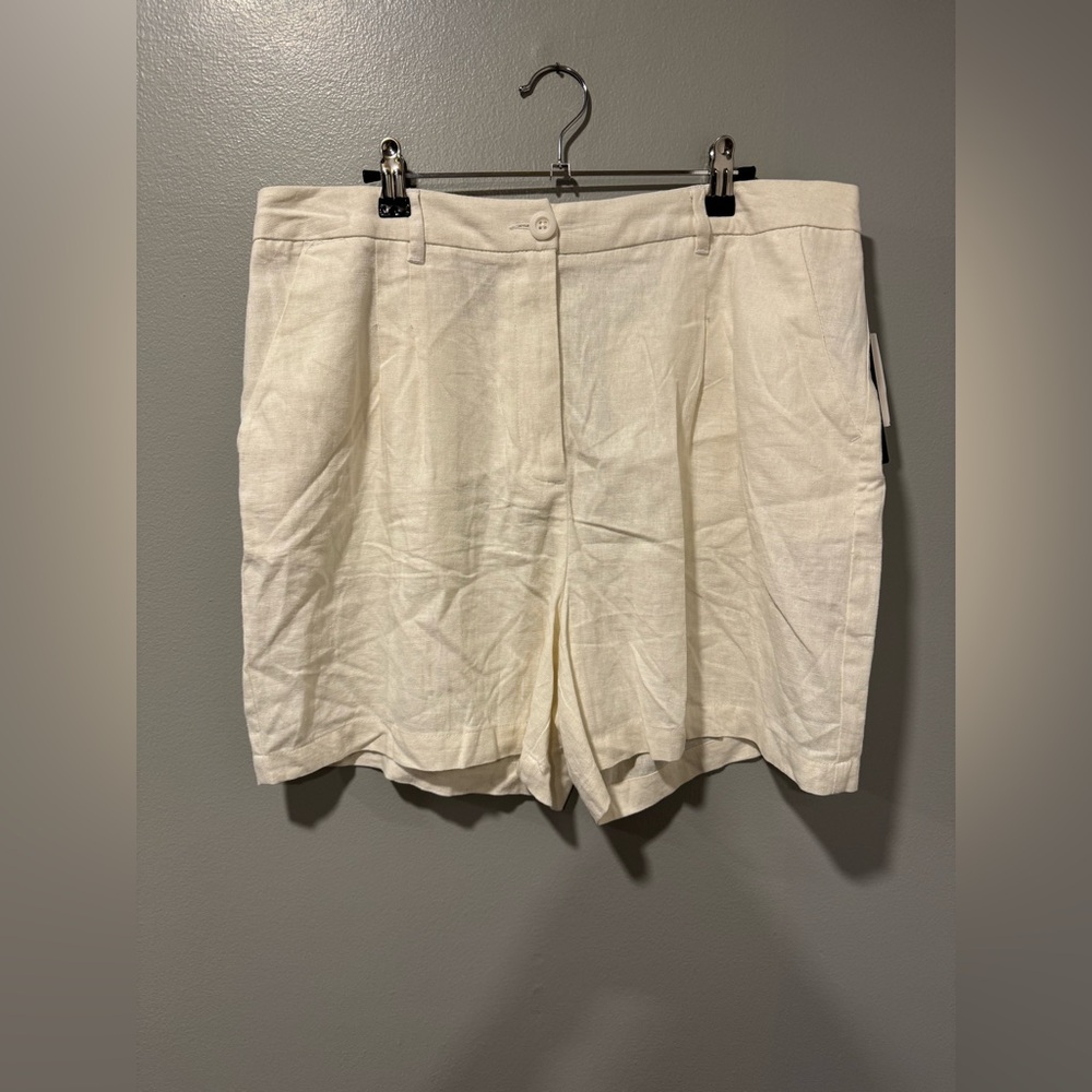 NWT Violets & Roses Linen Blend Shorts in White Size 16